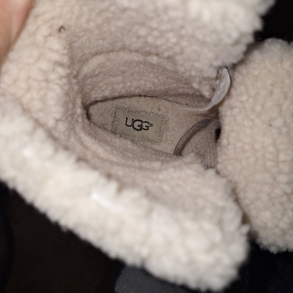 A pair of UGG Fraser Slate leather fur lined ankle boots in ladie's size 6. EUC - Picture 12 of 12